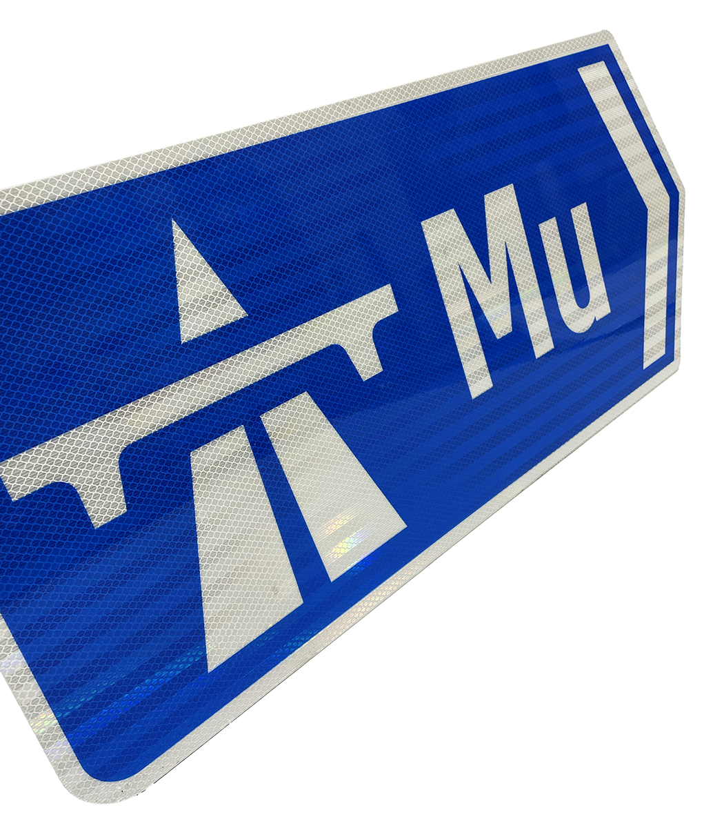 mu-to-the-right-1-web mu-to-the-right-1-web
